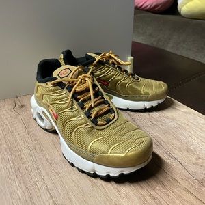 Nike Air Max Plus Metallic Gold